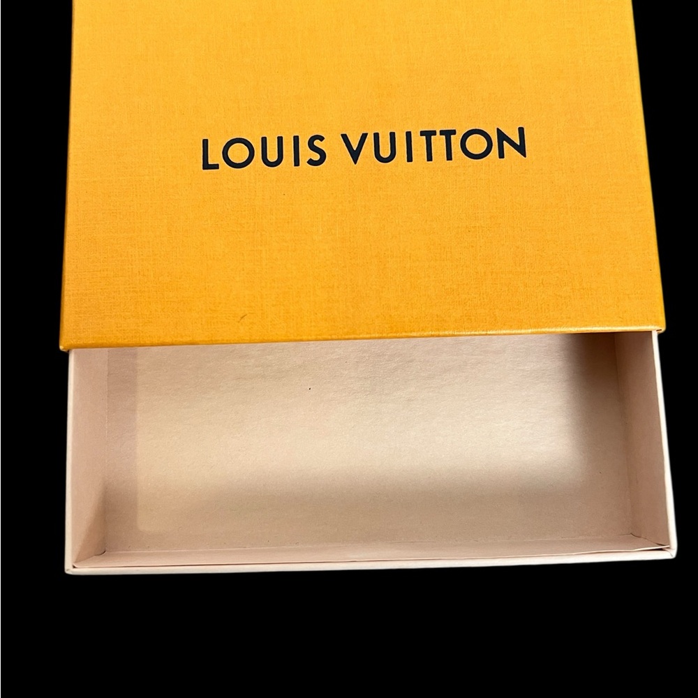 Louis Vuitton Monogram Card Holder With Box & Dust Bag (A172) - Picture 12 of 13